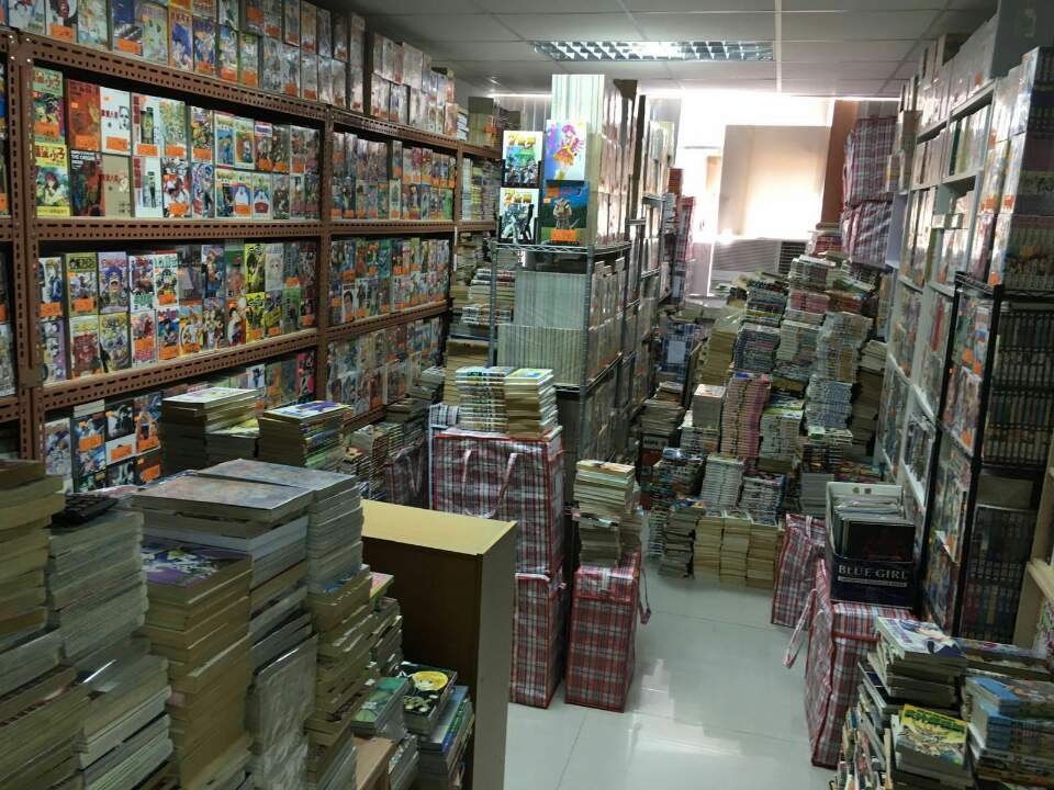 新蒲崗有迷你倉用作二手漫畫店，不同倉更分為日漫區和港漫區等。(經濟日報記者攝)