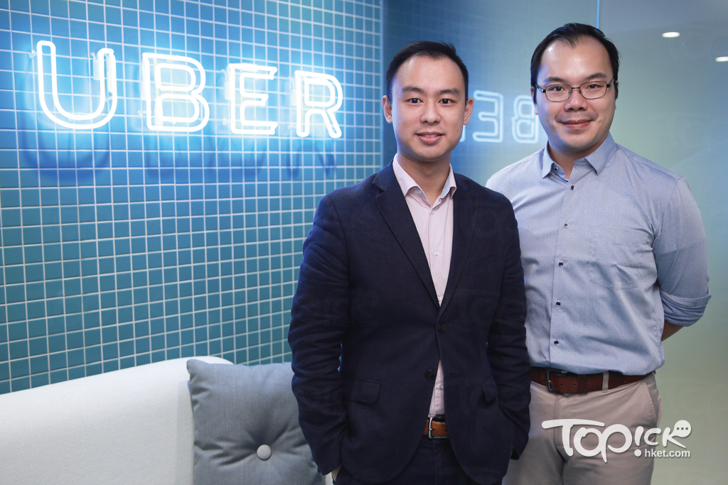 「龍耳」中心主任鄺浩然（右）希望，透過與Uber 合作，為聽障者提供新就業選擇，同時增進健聽者及聾人的互相認識；圖左為Uber香港區總經理佘雋知。 （梁偉榮攝）