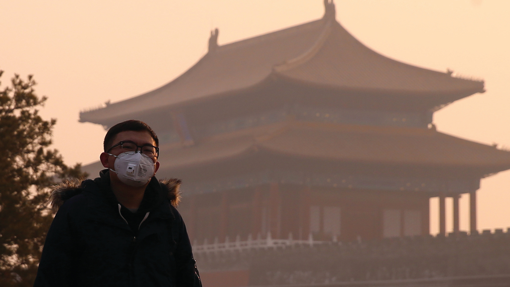 北京霧霾已籠罩全國1/6土地。(中新社圖片)
