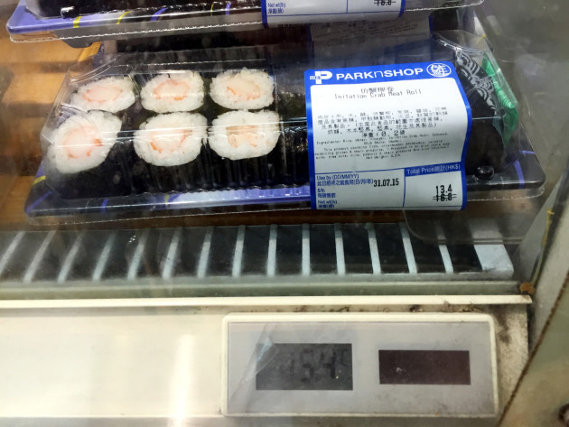 藍田滙景廣場的百佳有出售壽司，其擺放的凍櫃曾見15.4度。（本報記者攝）