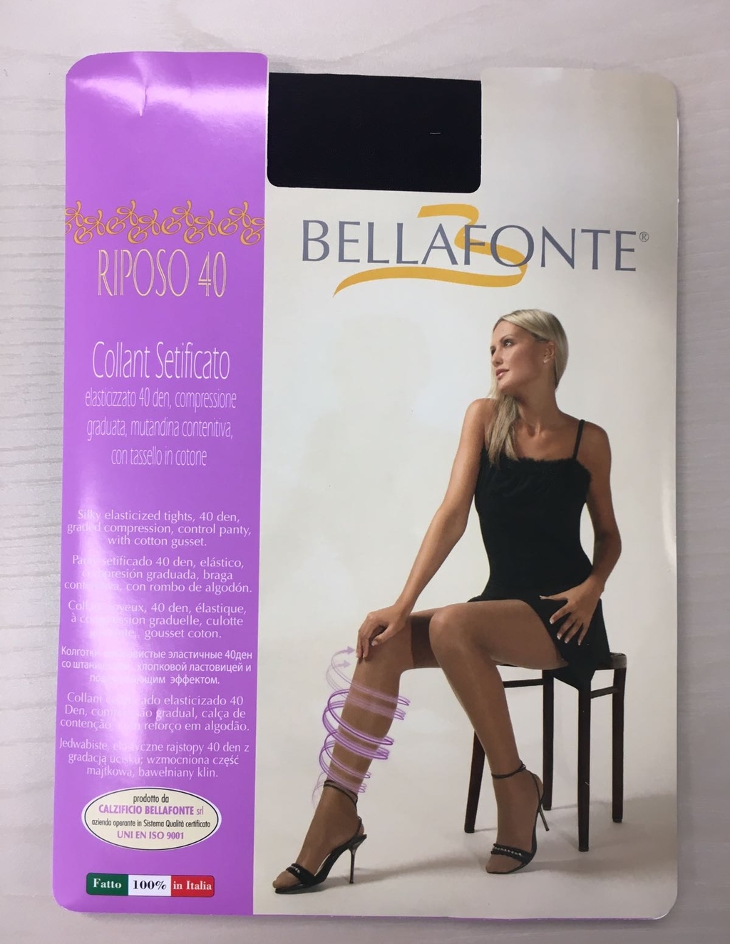 在國泰城出售的 Bellafonte 牌子絲襪，意大利製造，一對25  元。
