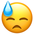 有員工於WhatsApp告知上司已交報告，但上司以三個「滴汗」Emoji來回應，令他誤以為報告做得差，但上司的意思是太忙看不及。
