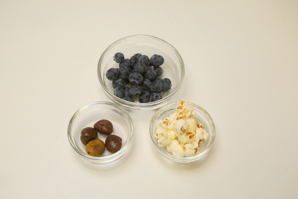 Vivien指藍莓含花青素，有抗氧化功效，另外亦含維他命C，幫助維持牙肉健康及提升整體免疫力。（湯炳強攝）