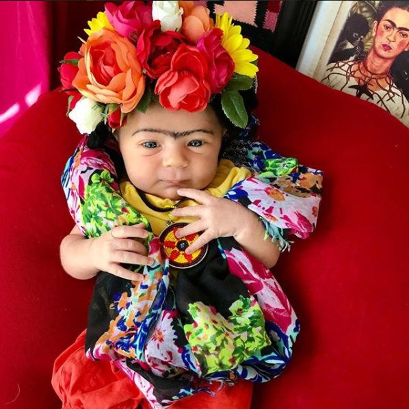 墨西哥畫家Frida Kahlo比較華麗的造型穿在Liberty身上十分有趣。